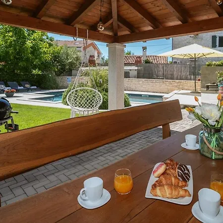 Casa Carolina With Pool Dračevac