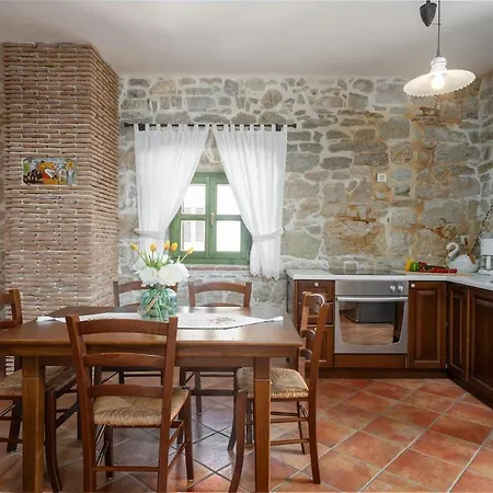 Casa Carolina With Pool Prázdninový dům Dračevac
